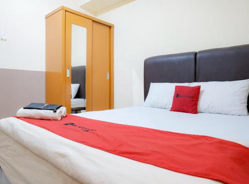 RedDoorz @ Jalan Biak Roxy Jakarta