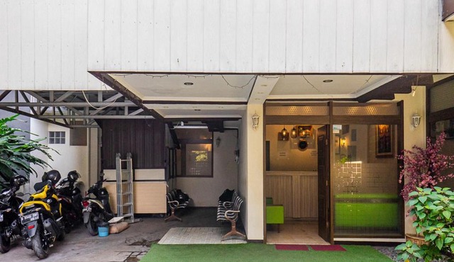 RedDoorz near Alun Alun Bandung 2