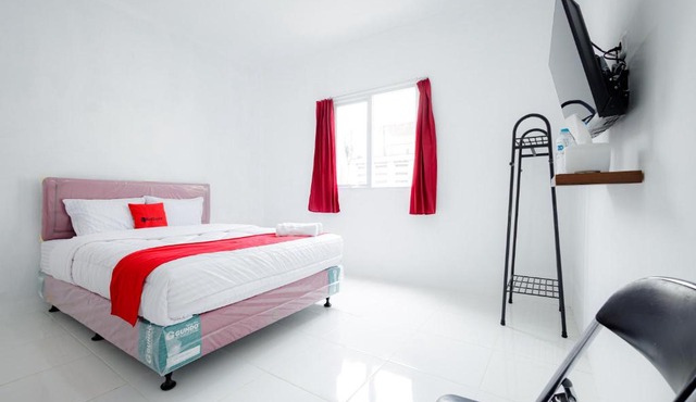 RedDoorz near Jalan Cikini