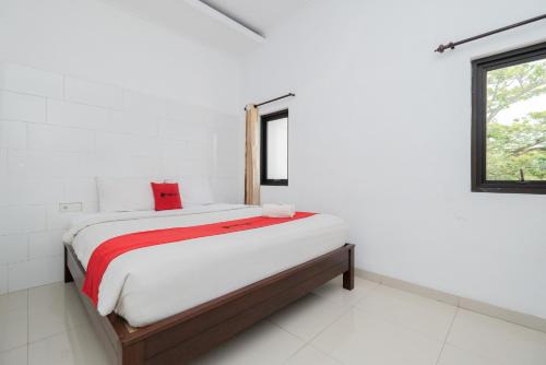 RedDoorz near Jawa Timur Park 3