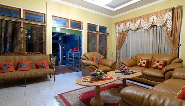 RedDoorz near Mangrove Forest Kupang