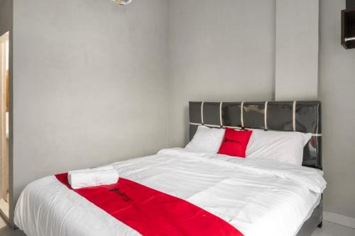 RedDoorz near Manhattan Square Medan