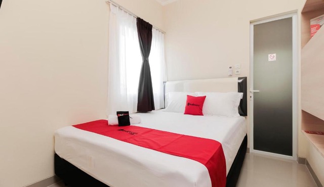 RedDoorz near Soekarno Hatta Airport