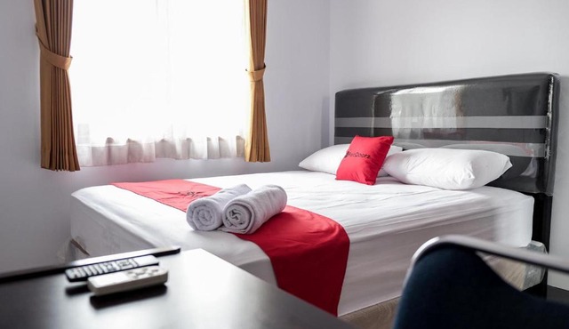 RedDoorz near Supermall Karawaci 2