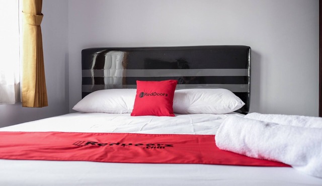 RedDoorz near Supermall Karawaci 2