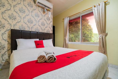 RedDoorz near Tomang 2