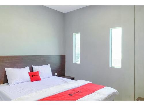 RedDoorz Plus at D San Residence Buah Batu