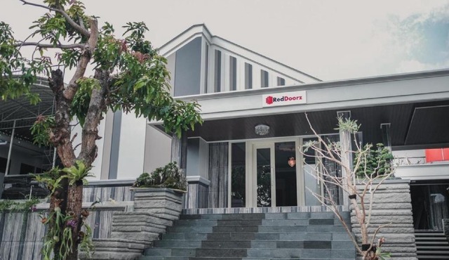 RedDoorz Plus @ Jalan Dr. Cipto Mangunkusumo Lampung