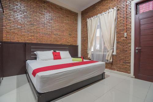 RedDoorz Plus near Cambridge City Square 2 Medan