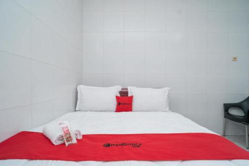RedDoorz Plus near Cito Mall Surabaya