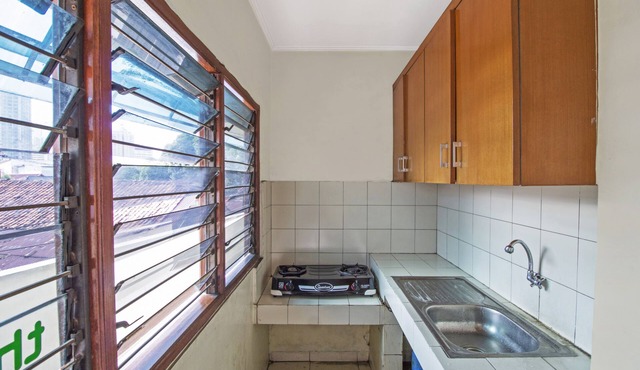 RedDoorz Plus near Ciputra World Kuningan 2