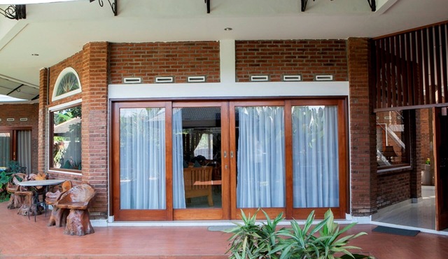 RedDoorz Plus near Dago Pakar