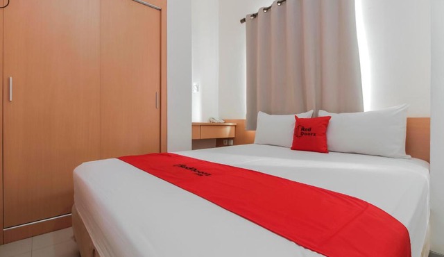 RedDoorz Plus near Galaxy Bekasi