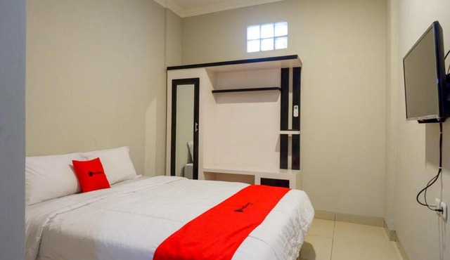 RedDoorz Plus near Jogja City Mall 5