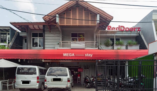 RedDoorz Plus near Mall Kelapa Gading