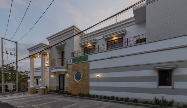 RedDoorz Plus near Pantai Malalayang Manado