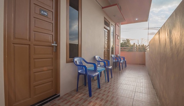 RedDoorz Plus near Syamsudin Noor Airport 3