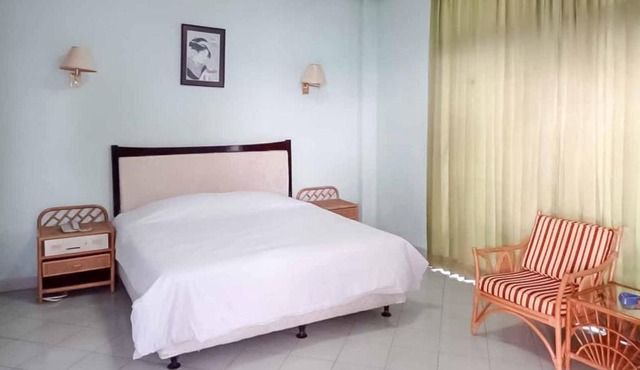 RedDoorz Plus near Tugu Mercusuar Anyer