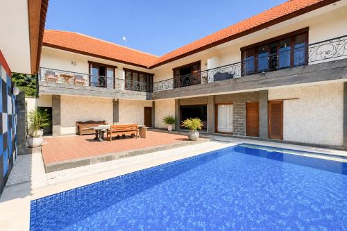 RedDoorz Putri Inn near Sanur