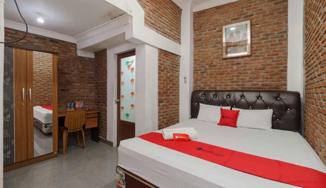RedDoorz Syariah near Jalan Asahan Pematang Siantar