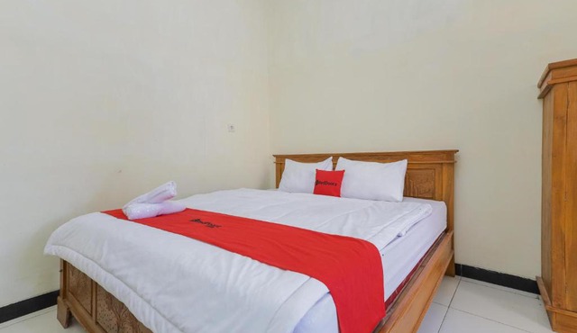 RedDoorz Syariah near Alun Alun Pasuruan