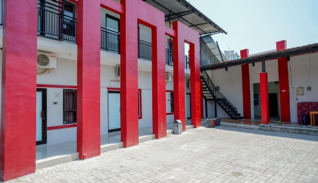 RedDoorz Syariah near Alun Alun Tegal