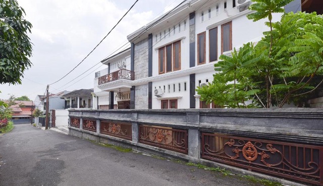 RedDoorz Syariah near Dago Pakar 2