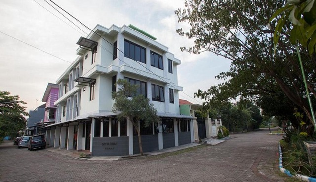 RedDoorz Syariah near DBL Arena 2