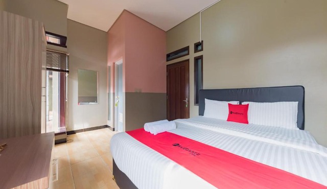 RedDoorz Syariah near Politeknik Negeri Bandung Campus