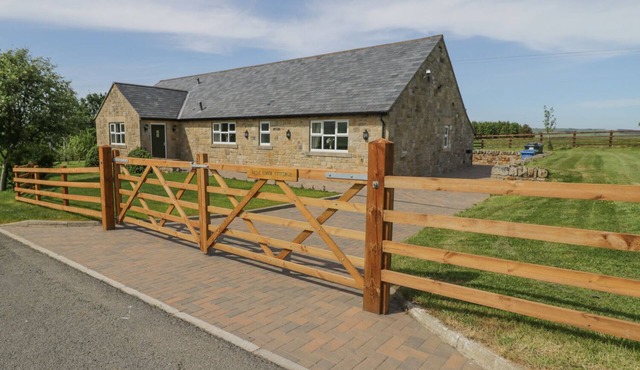 REDE RIVER COTTAGE, with open fire in West Woodburn