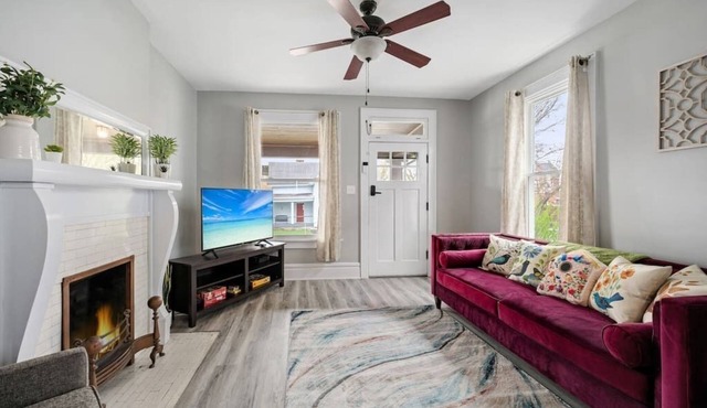 REDESIGNED 5BRs HOME NEAR UNIVERSITY & STADIUM With FREE PARKING