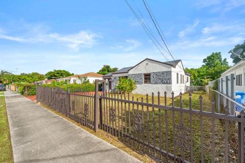 Redesigned Home Near Beaches, Wynwood & Downtown