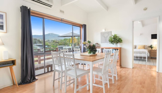 Redgum Apartment - Merrijig - Sleeps 7