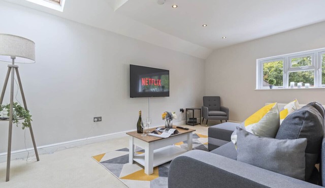 Redhill Hideaway: Stylish Barn Apartment