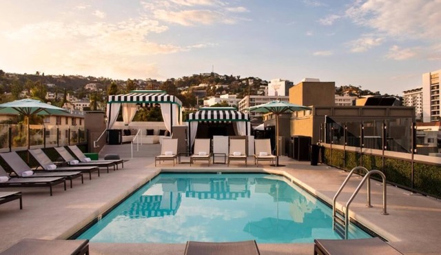 Rediscover Old Hollywood in Luxurious Suite! Rooftop Swimming Pool, Balcony!