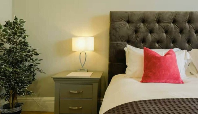 Redland Elegance | Spacious & Bright