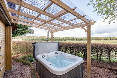 Redlands Country Lodge Apartments with Hot Tubs
