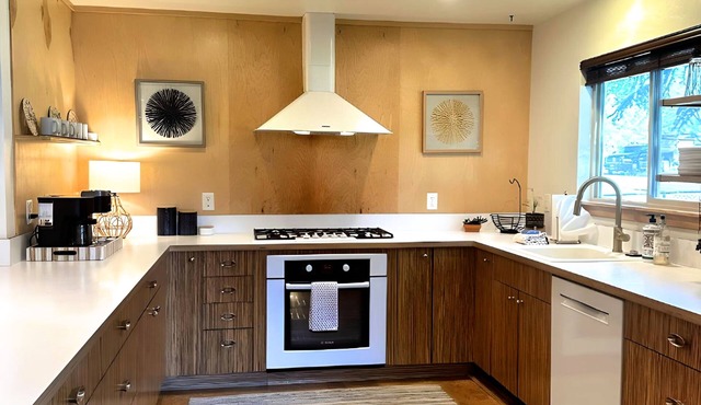 Redlands Oasis: Hot Tub, Pool Table, Near Biking, Hiking, Colorado River Bliss!