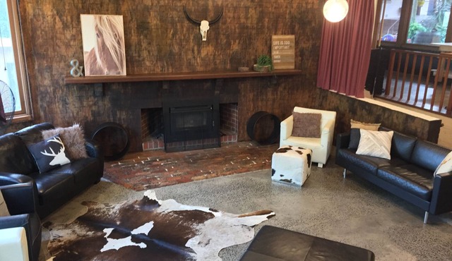 REDLANDS SEVILLE- GIRRAWEEN - The Meeting place.