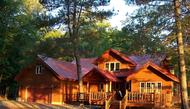 Redpebble, a spacious upscale but classic vacation home on a crystal clear lake!