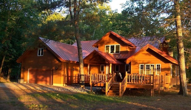 Redpebble, a spacious upscale but classic vacation home on a crystal clear lake!