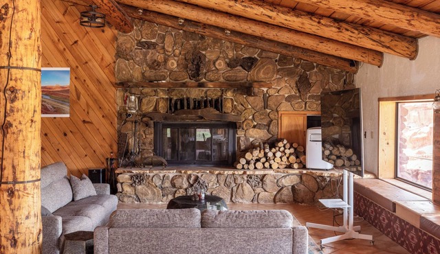 Redrock Riverside Lodge with Colorado River View and Private Airstrip