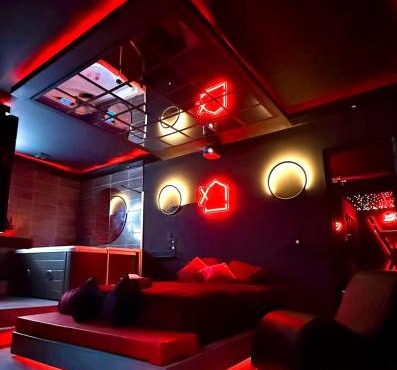 REDROOMX Loveroom