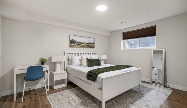 Redstone | Close to Airport & Parks | Pet Friendly