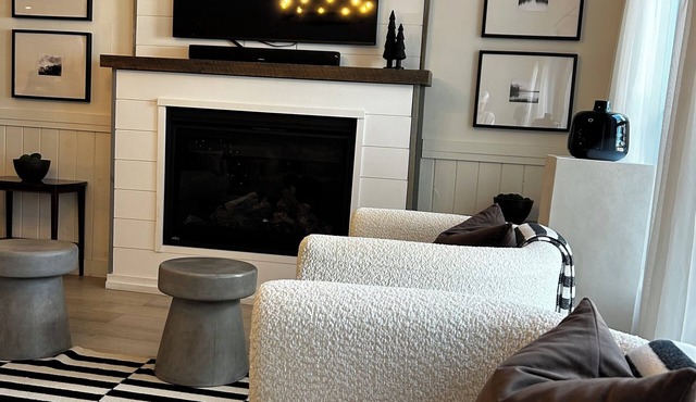 Redstone Haus. Cozy Peaceful Family Cottage on Beautiful Redstone Lake