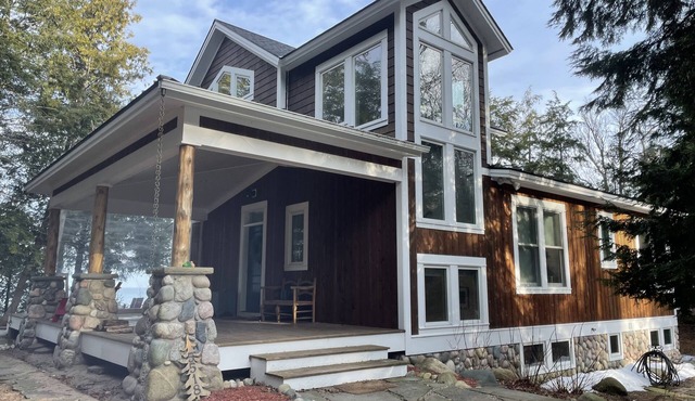 Reduced Rate! Beach House on 400 ft of private Lake Michigan beach & no stairs.