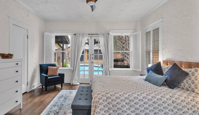 Reduced Rate! Relax by the Pool @ My Sister's Place w Detached 3rd BR/Media Room