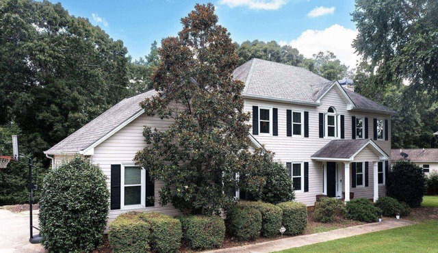 Reduced Rates |Colorful Game-Themed Home at Lake Lanier |Skee-Ball, Indoor BBall, Sony PS4, Fire Pit