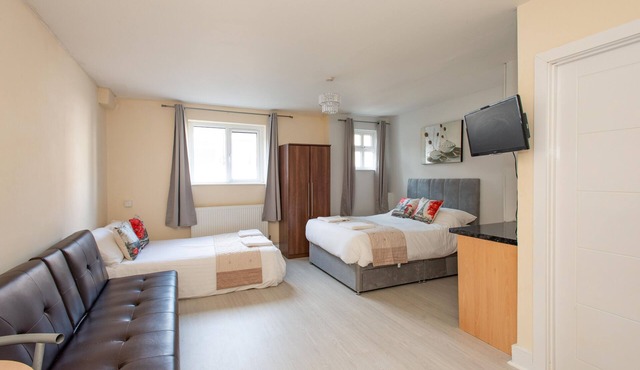 *Reduced Rates* *REFURBISHED* Studio (1) 25 Mins approx. to London Bridge