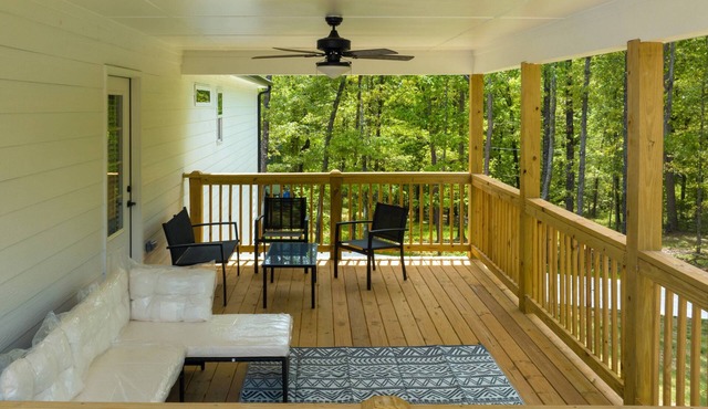 Reduced Winter Rates | 3 BR | Lake Lanier | 9 Hole Mini Golf Course | Air Hockey, Pac Man, Kids Zone